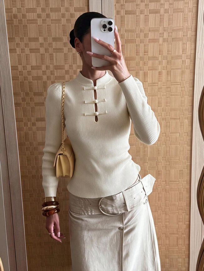 Retro Slim-Fit Slimming Knit Sweater Off-White Color