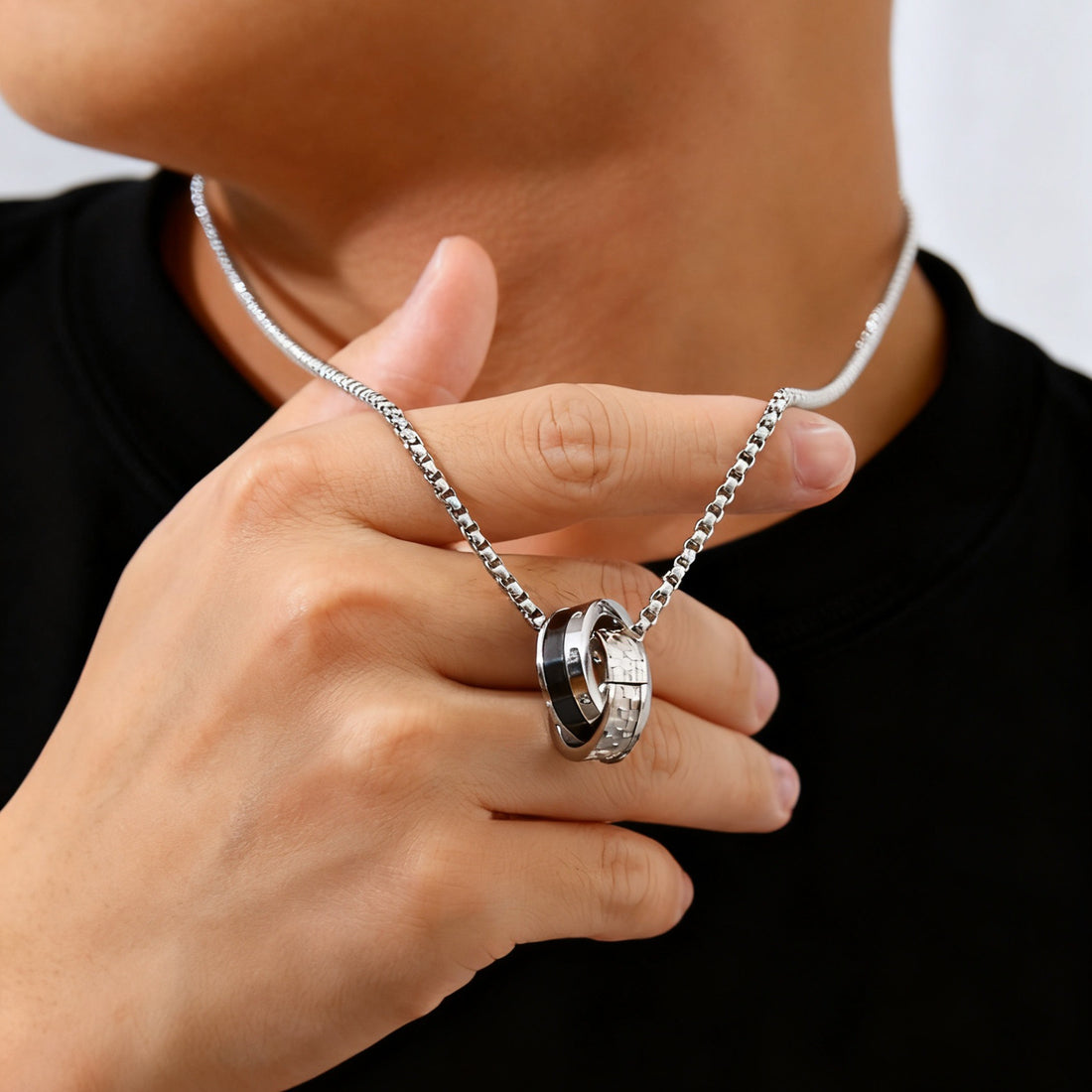Double O Pendant