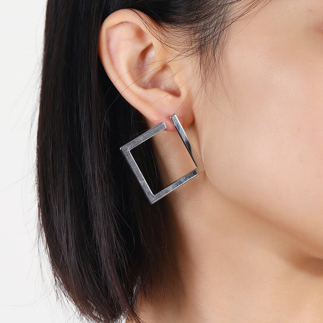 Diamond shape earring